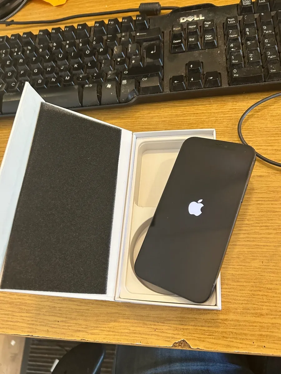 Iphone 12 - Image 3