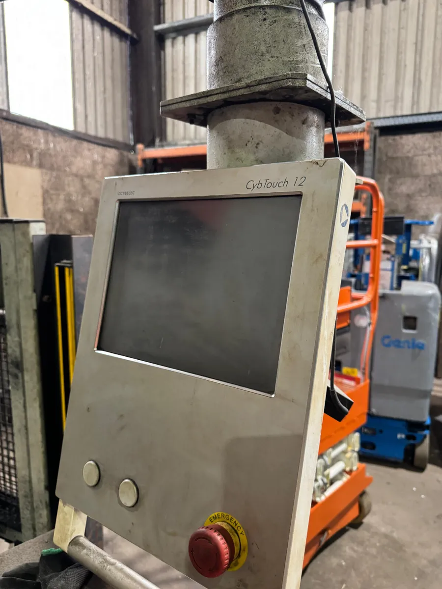 Edward Pearson 4100mm 330 Ton Press Brake - Image 3