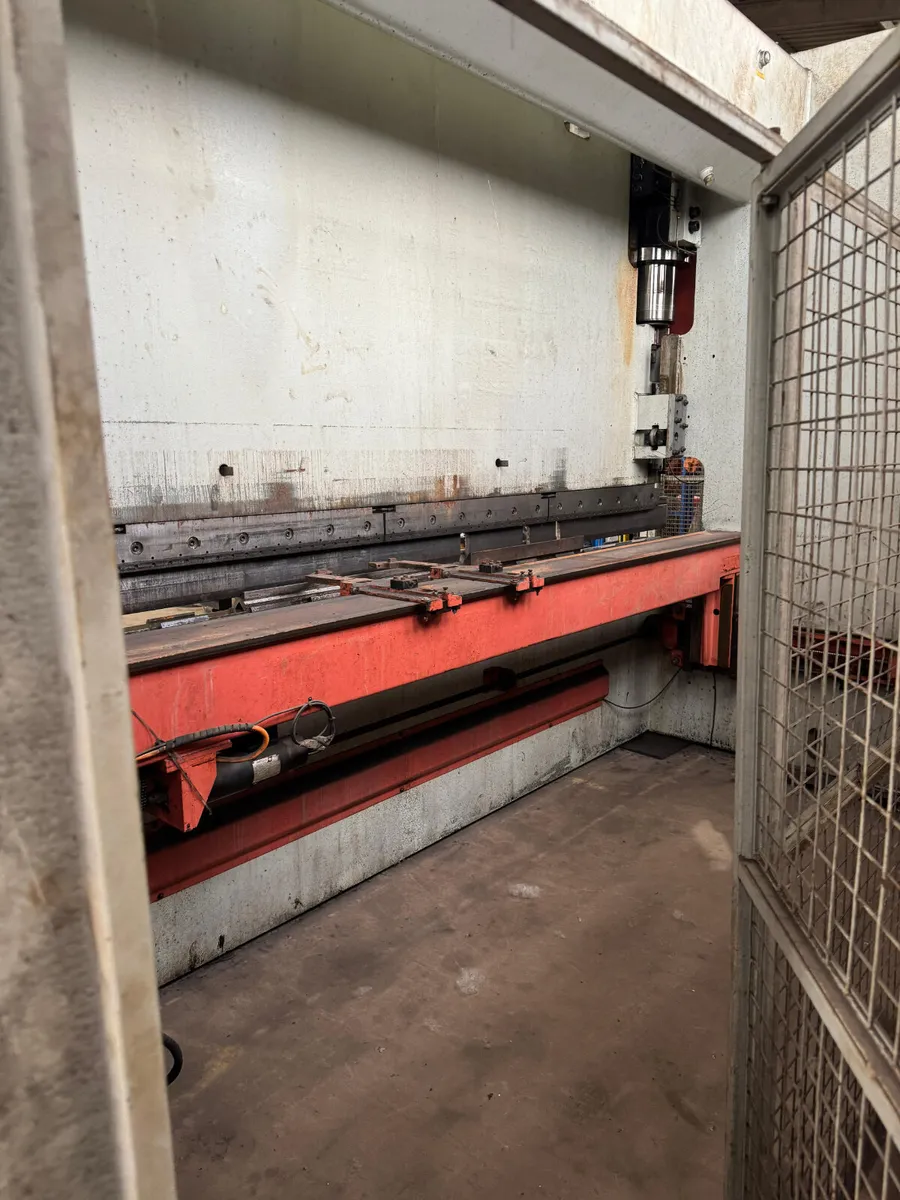 Edward Pearson 4100mm 330 Ton Press Brake - Image 4
