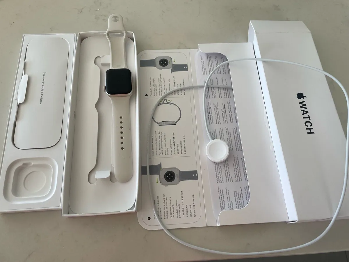 Apple Watch SE - Image 1