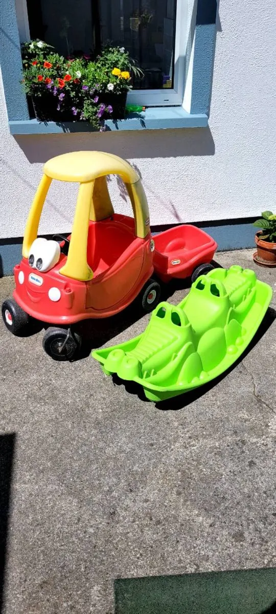 Cozy coupe car, trailer and crocodile seesaw - Image 1