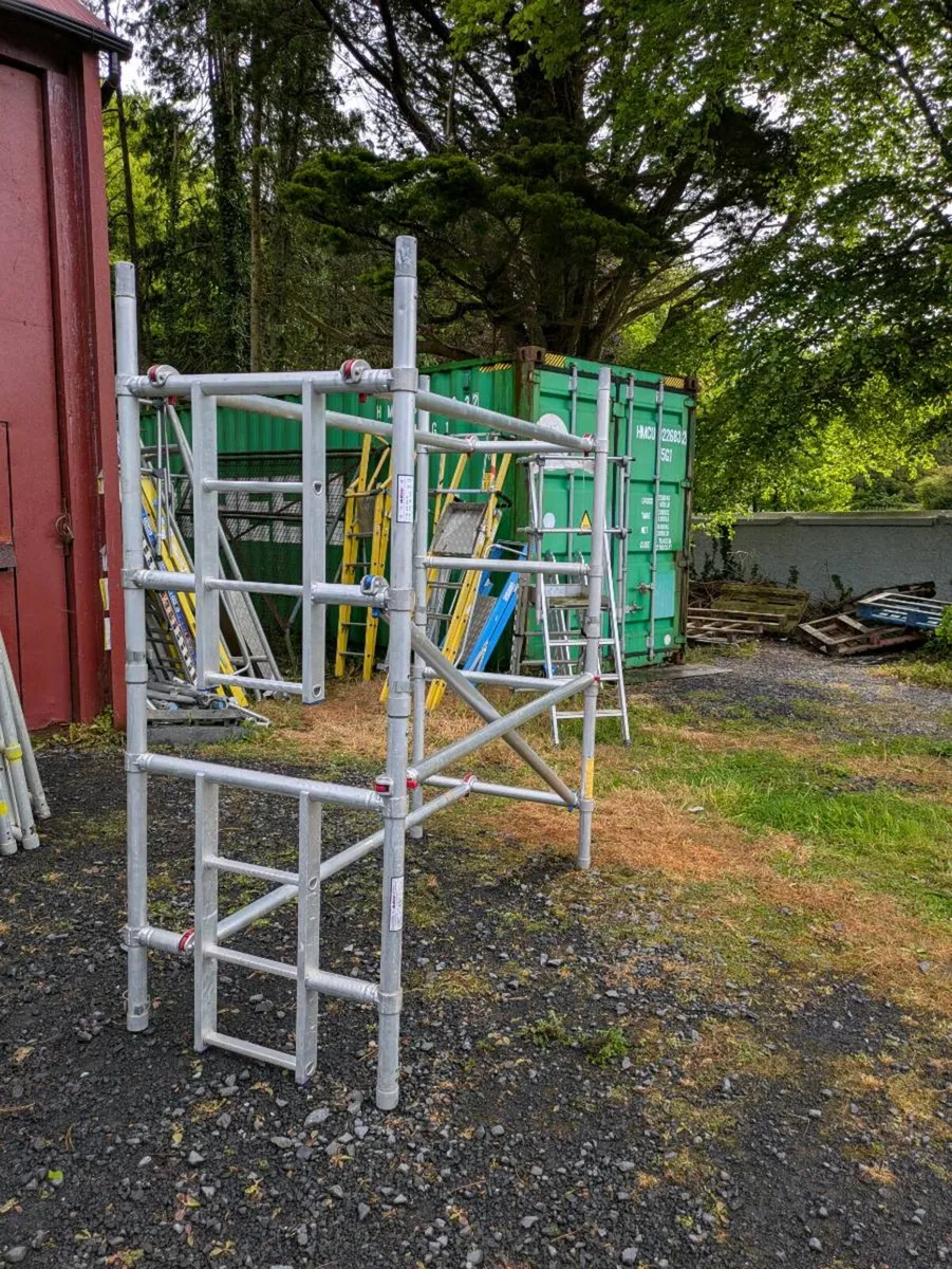 Scaffolding tower - Image 1