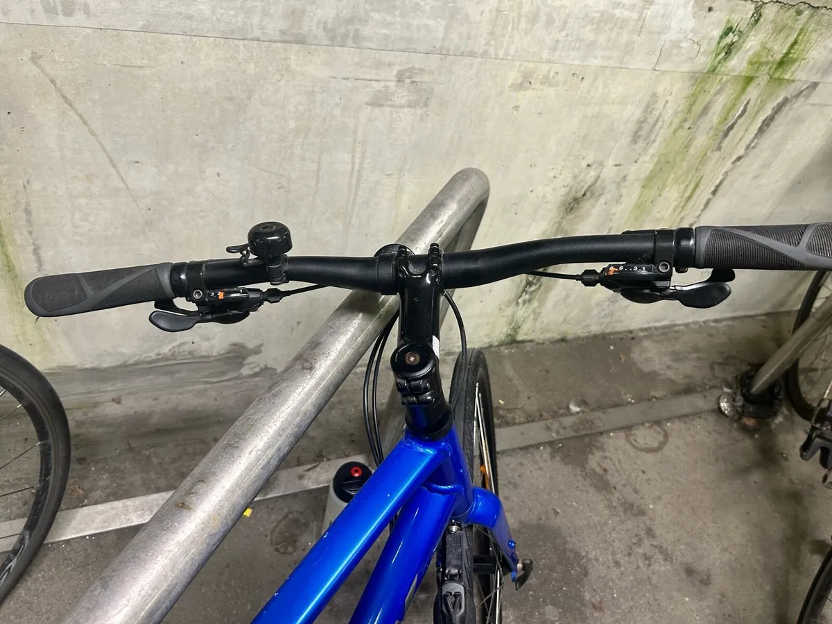 Trek FX2 hybrid bike - Image 2