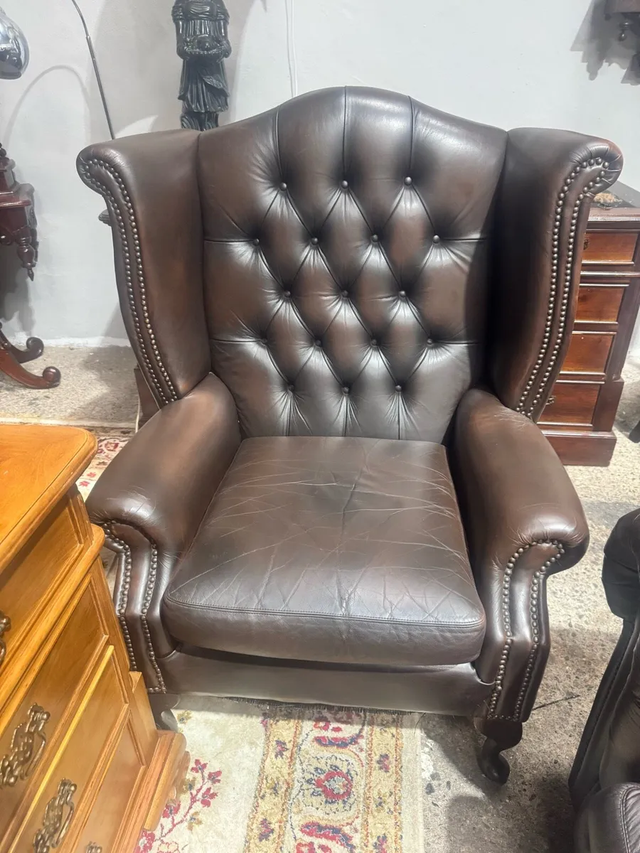 Antique 3-1-1 seater chesterfield suite - Image 3
