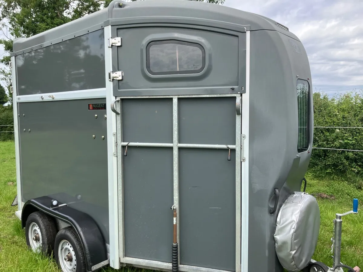 Horse box - Image 1