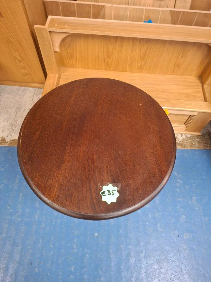COFFEE TABLE - Image 1