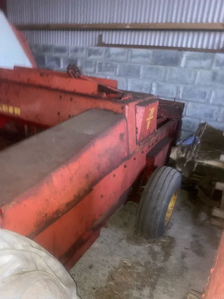 Welger AP52 square bailers - Image 1