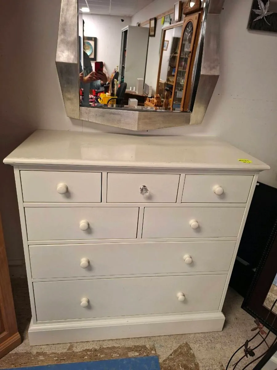 WHITE CHEST OF DRAWERS - Image 1