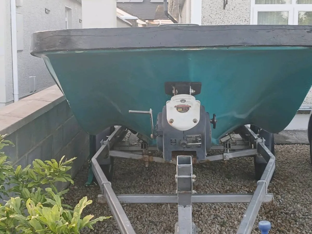 Boat and trailer - Image 4