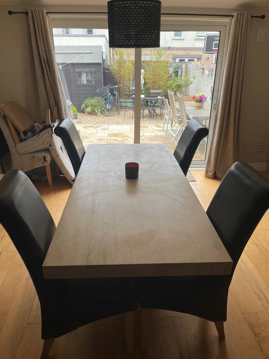 Large dining room marble table - Image 1
