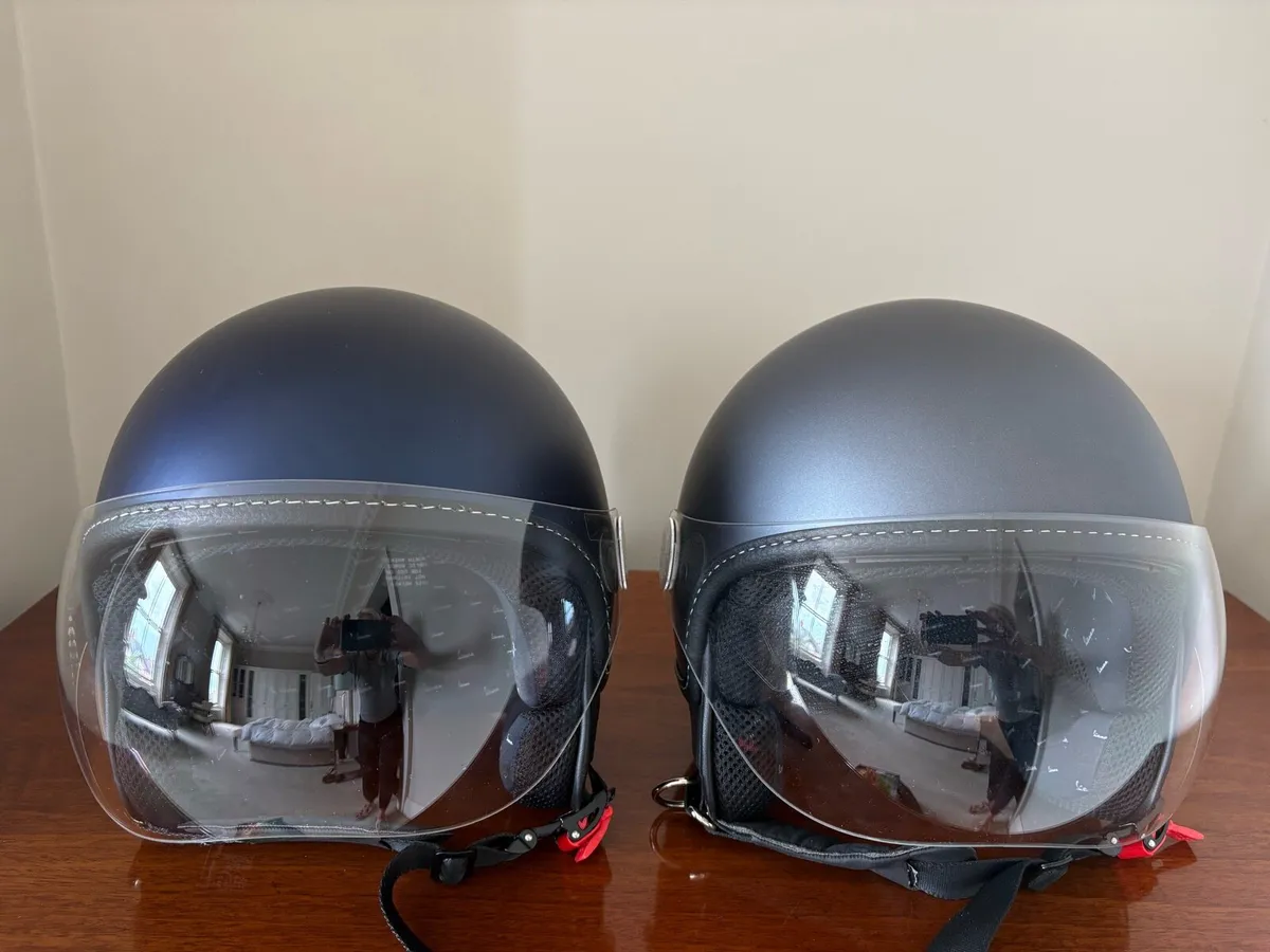 2 x VESPA Scooter Helmets - Image 1