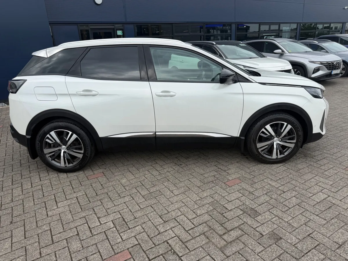 2022 Peugeot 3008 Allure Commercial - Image 3