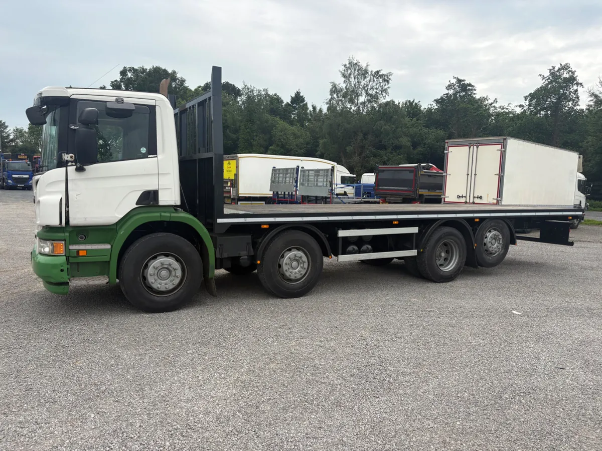 2014 Scania P410 8x2 28Ft Flatbed - Image 3