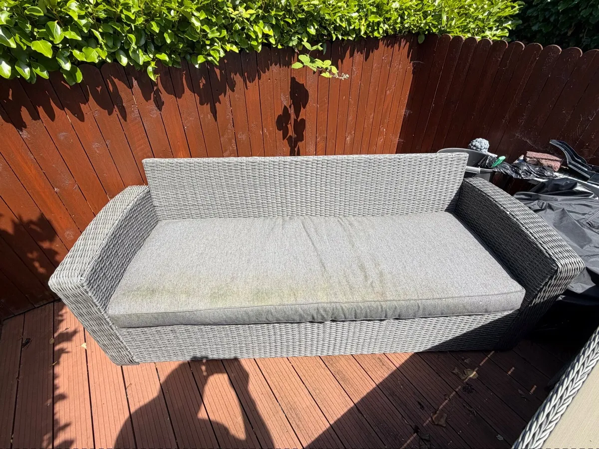 Garden furniture - Image 1