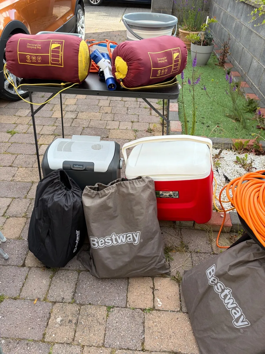 Camping equipment - Image 1