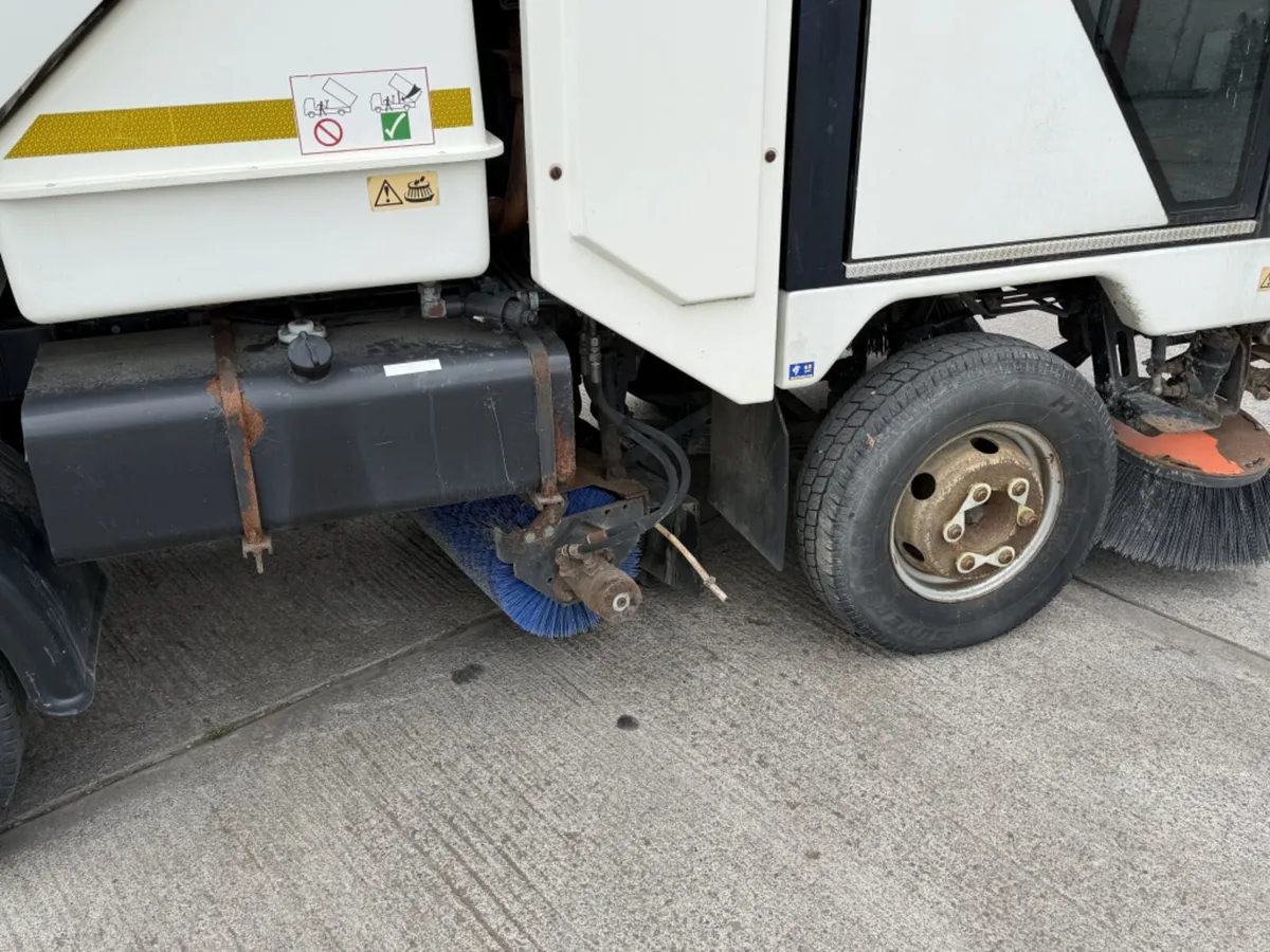 2013 AG SCARAB MINO ROAD SWEEPER - Image 3