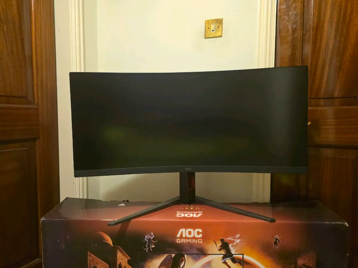 Curved AOC Gaming Monitor - Image 3