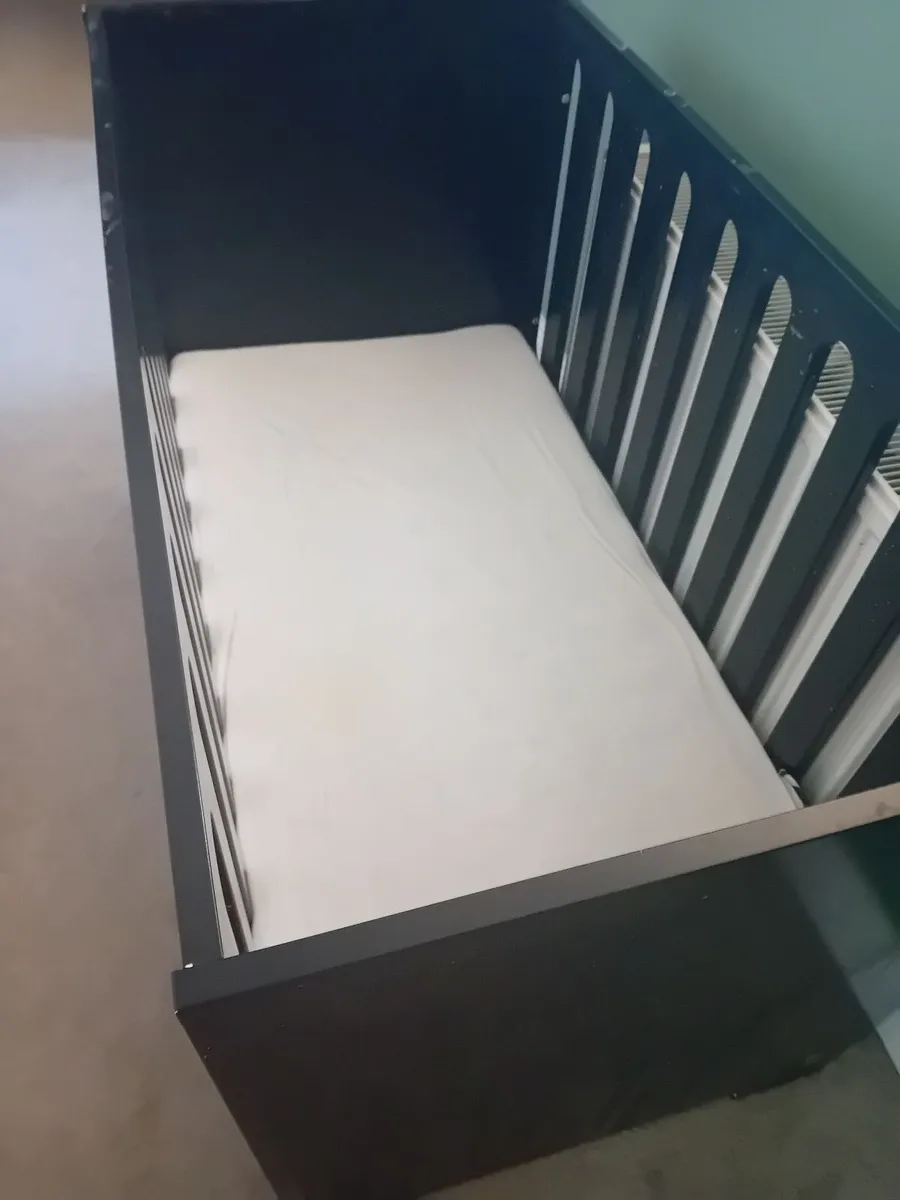 Baby cot - Image 1