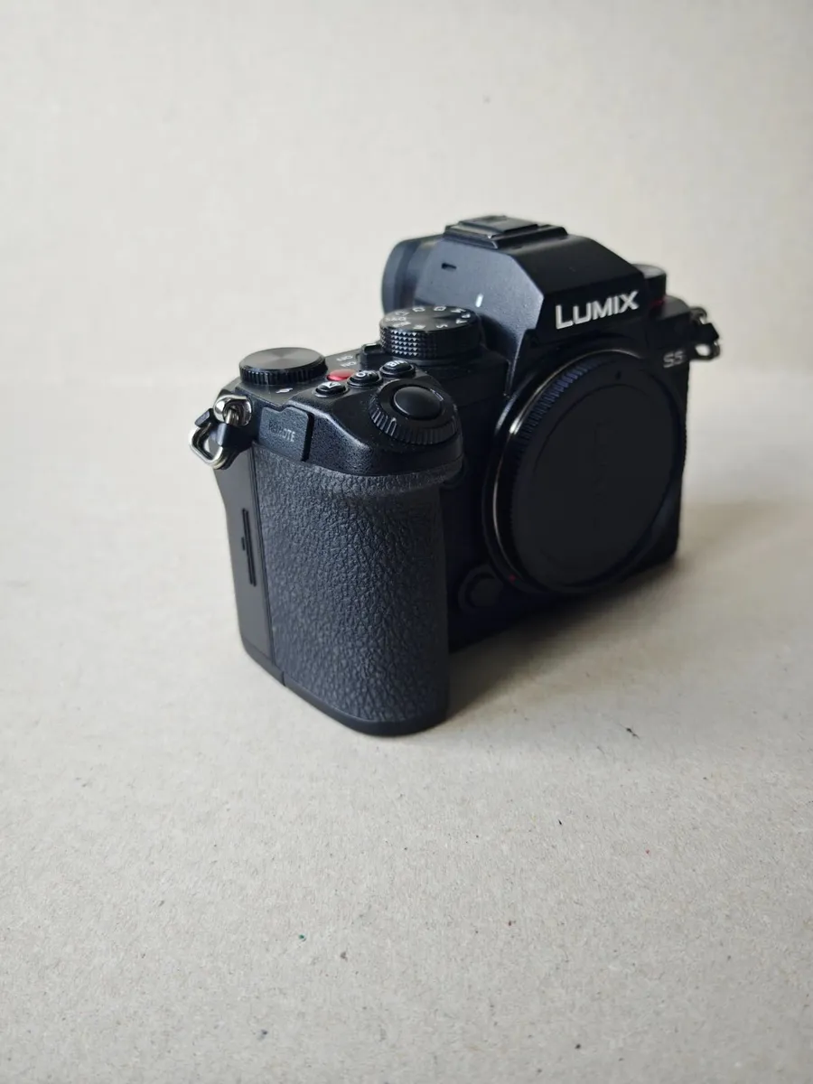 Panasonic Lumix S5 with 3306 shutter count - Image 2