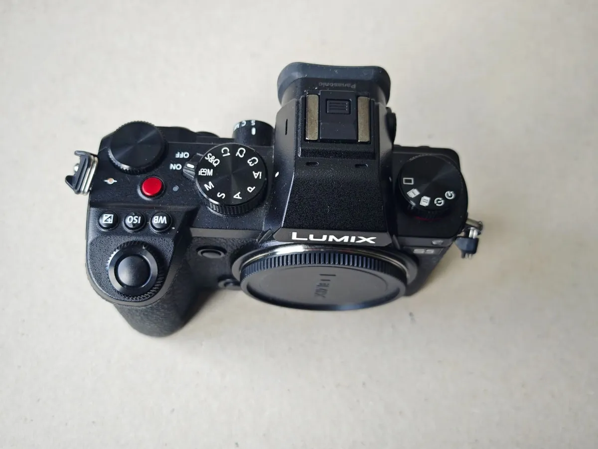 Panasonic Lumix S5 with 3306 shutter count - Image 3