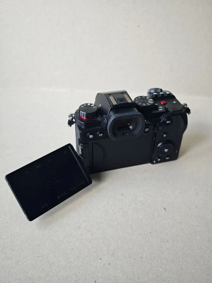 Panasonic Lumix S5 with 3306 shutter count - Image 4