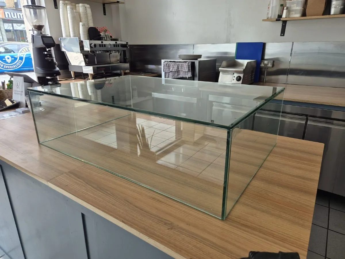 Display case for cafe- Pastries - Image 1