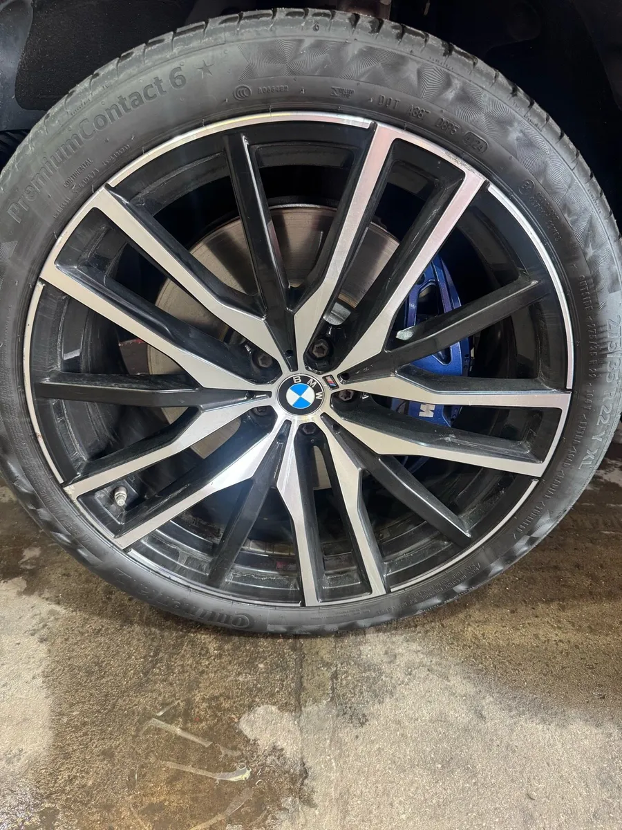 22’ GENUINE BMW X5 ALLOYS & TYRES - Image 3