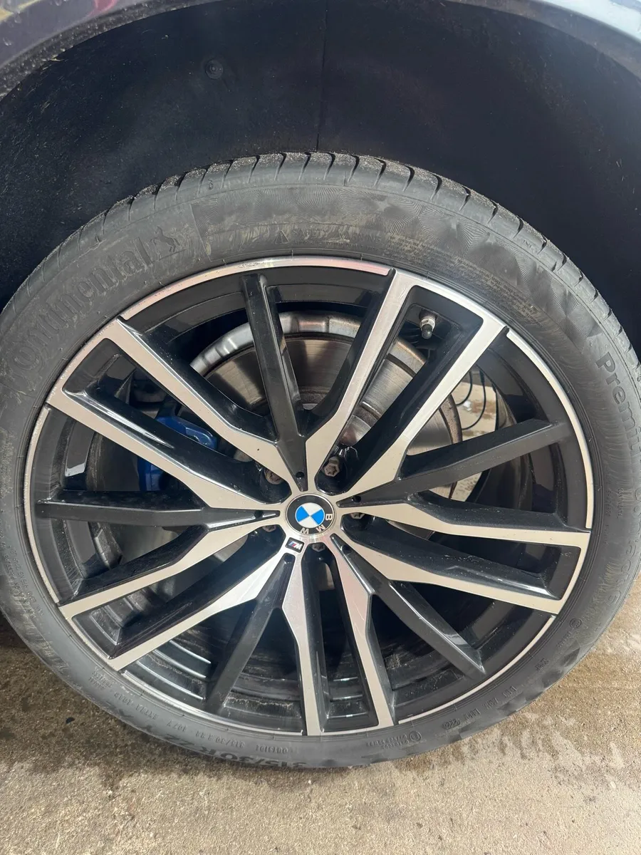 22’ GENUINE BMW X5 ALLOYS & TYRES - Image 4