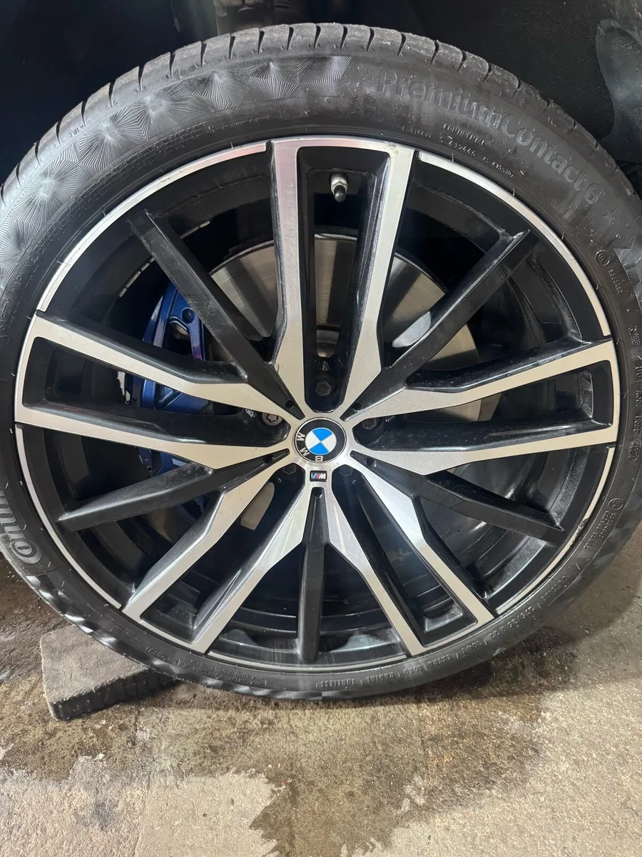 22’ GENUINE BMW X5 ALLOYS & TYRES - Image 2