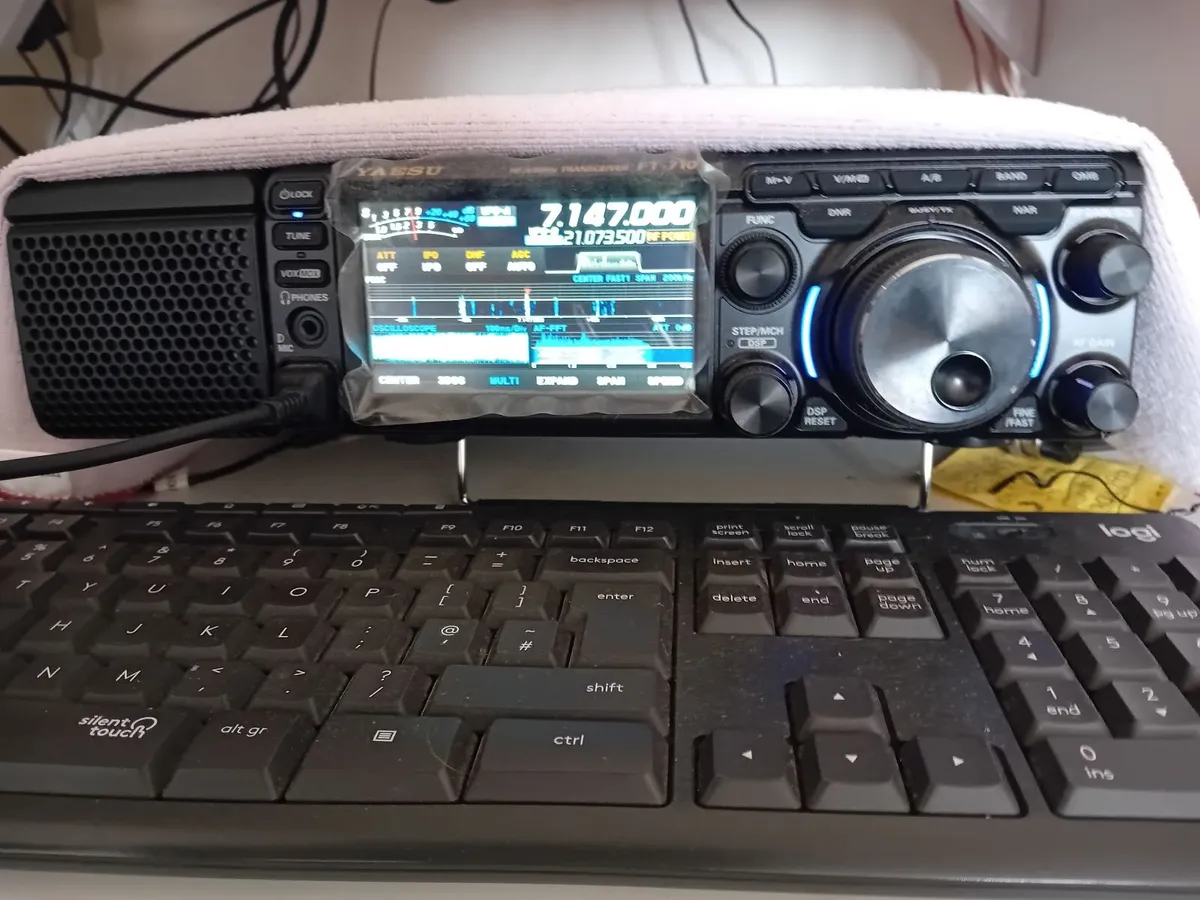 Ham radio - Image 1