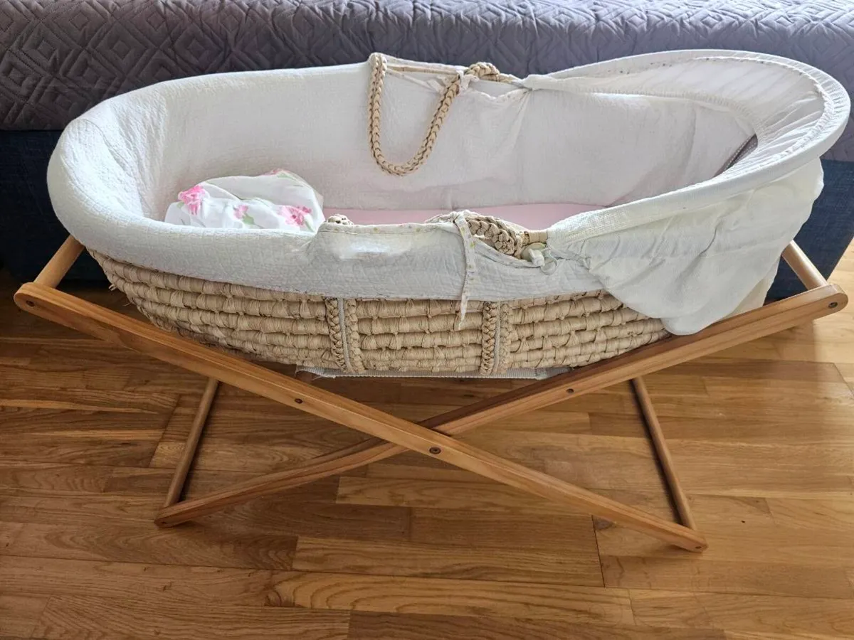 Baby pram, moses basket - Image 2