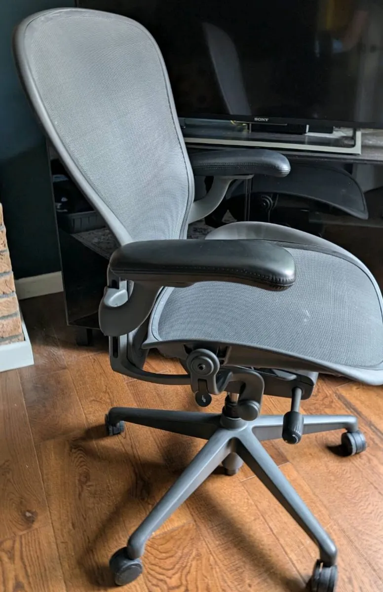 2021 Herman Miller Aeron Remastered Highest Spec - Image 4