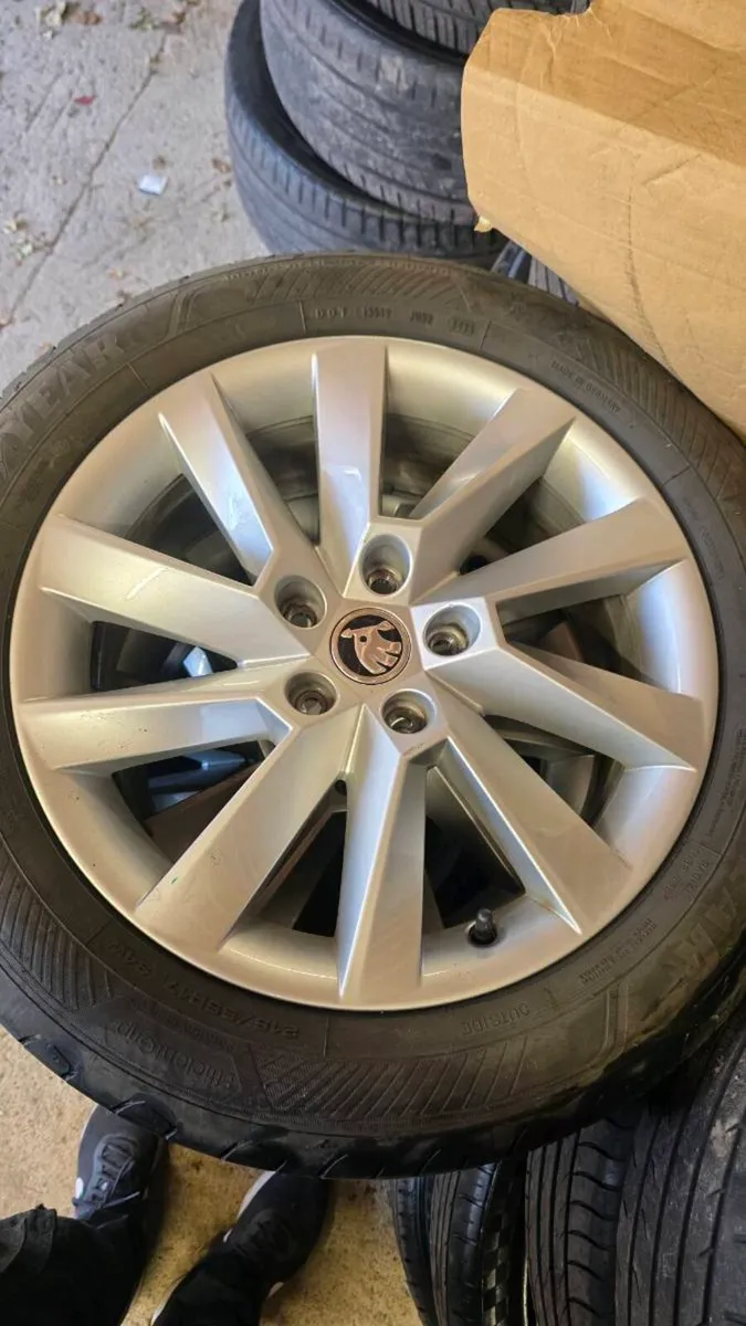 17" genuine skoda alloys - Image 1