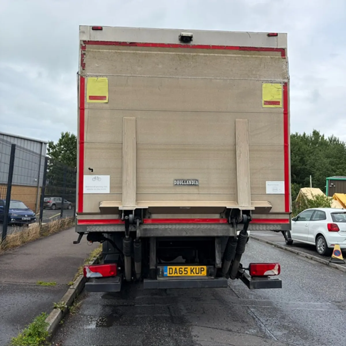 MAN 28' BOX VAN WITH 2 TON TAIL LIFT - Image 4