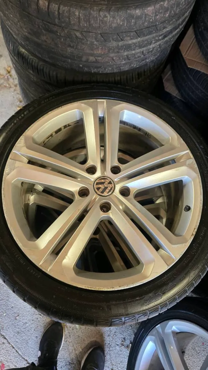 21" genuine volkswagen alloys - Image 1