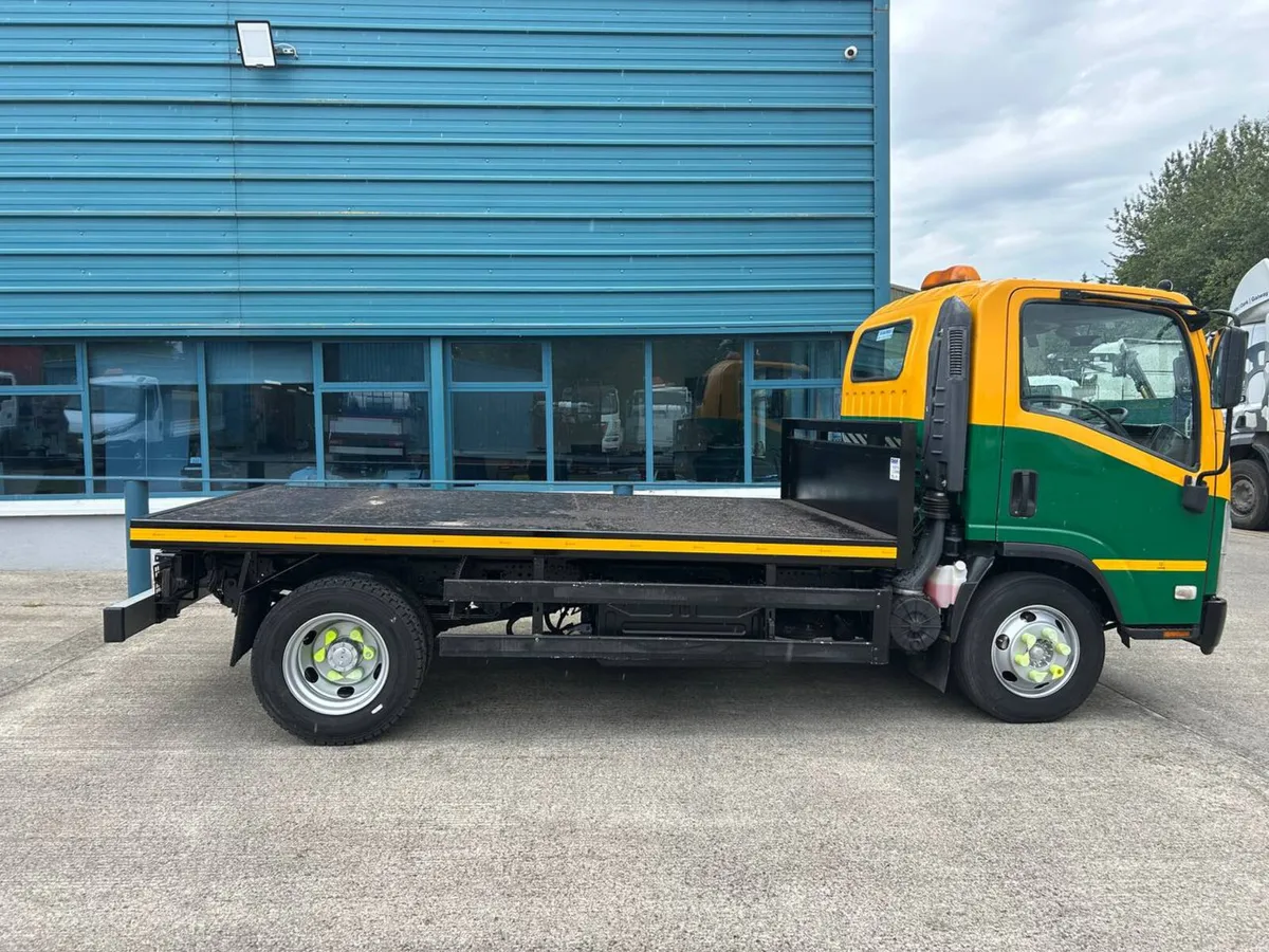 2016 ISUZU NPR 7.5TON FLAT - Image 2
