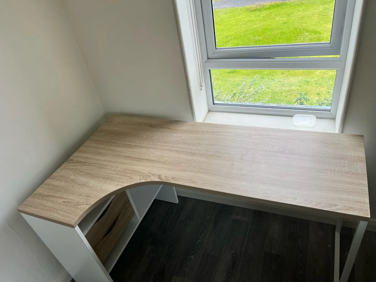 Desk - Image 2