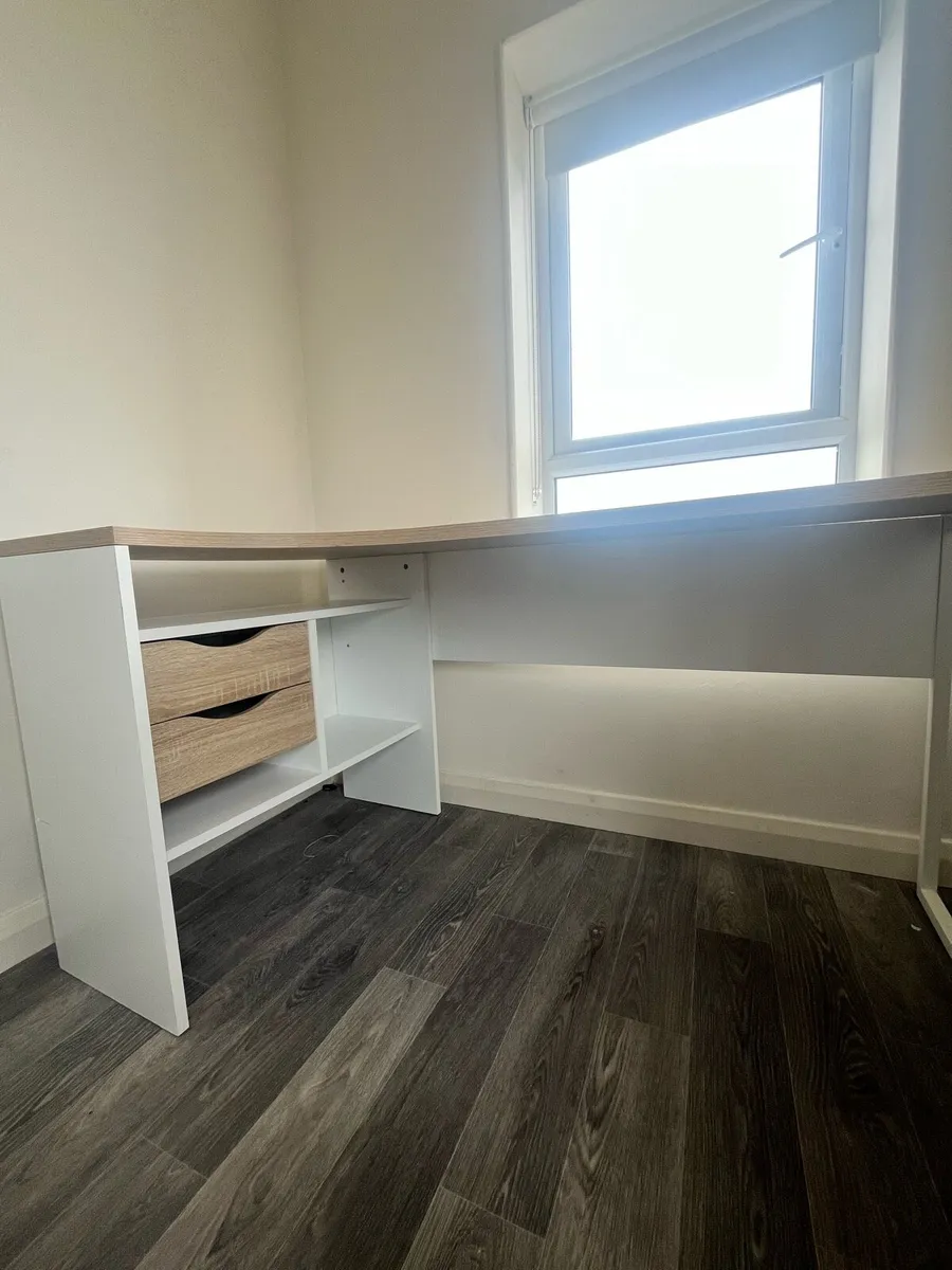 Desk - Image 3
