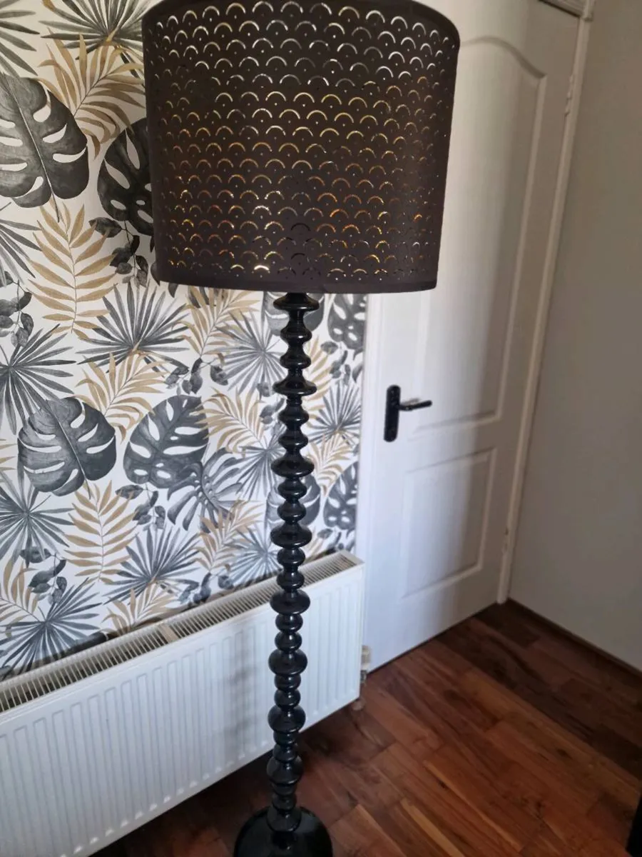 Black floor lamp - Image 1