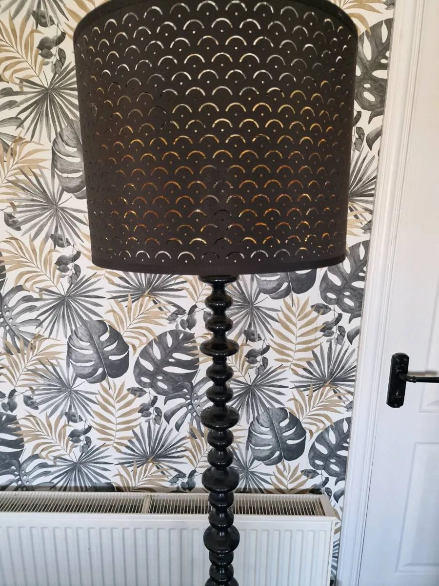 Black floor lamp - Image 2