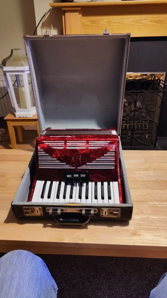 Martini 48 bass Accordian - Image 2