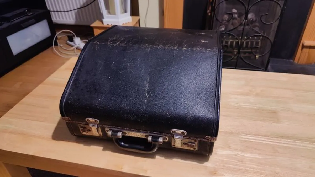 Martini 48 bass Accordian - Image 4