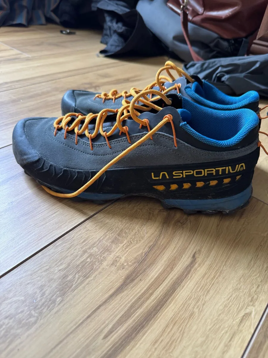 La sportiva shoes - Image 1