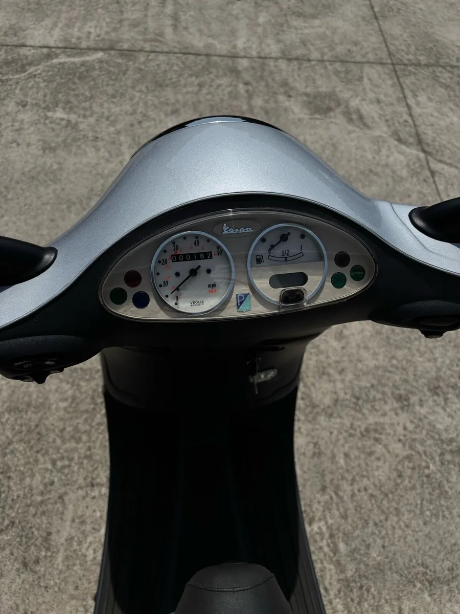 2004 Vespa ET2 50 ,  182 miles from new - Image 4