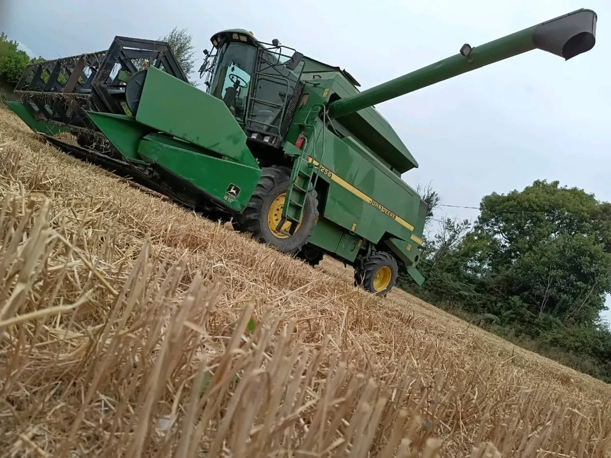 John Deere 2256 - Image 3