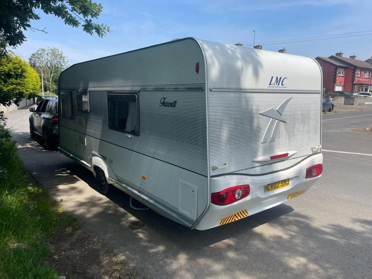 4 berth fixed single beds caravan - Image 3