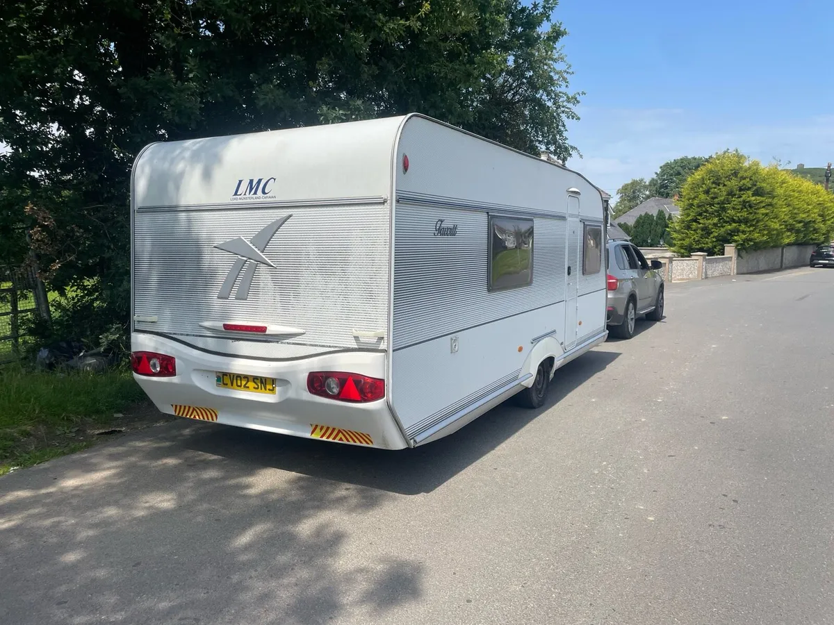 4 berth fixed single beds caravan - Image 4