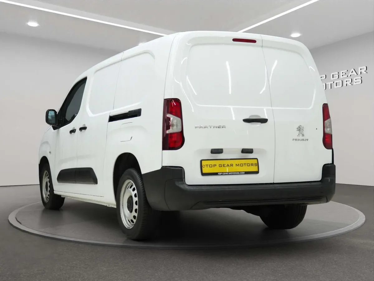 2024 Peugeot Partner Professional Premium+ 1.5 Blu - Image 4