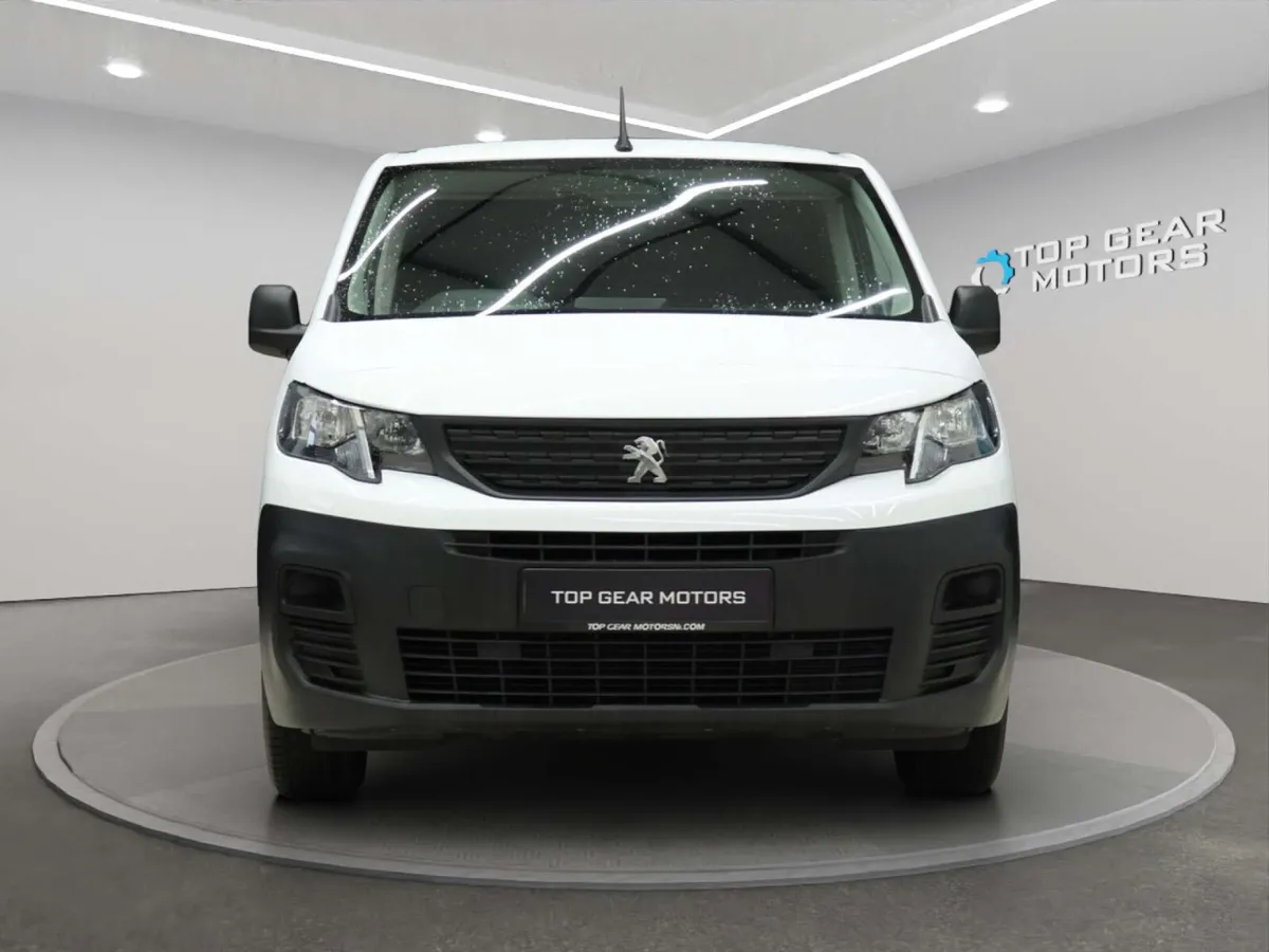 2024 Peugeot Partner Professional Premium+ 1.5 Blu - Image 2