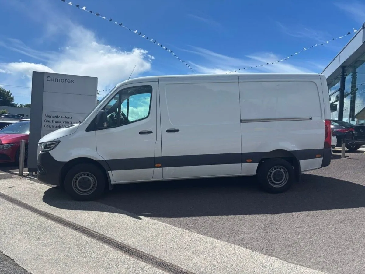 Mercedes-Benz Sprinter 319 MWB LOW ROOF SELECT AUT - Image 2